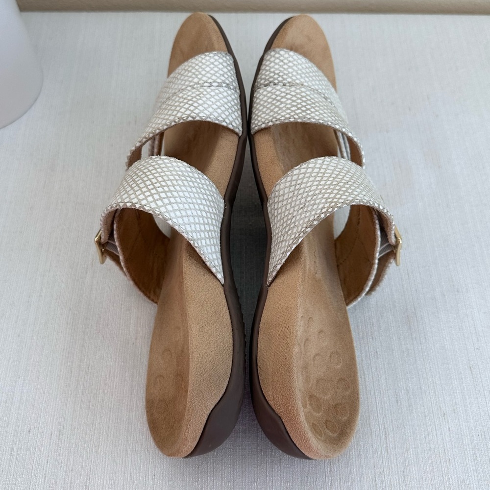 Vionic Skylar White Leather Snake Skin Texture Buckle Orthotic Sandals Womens 9* - Picture 8 of 15